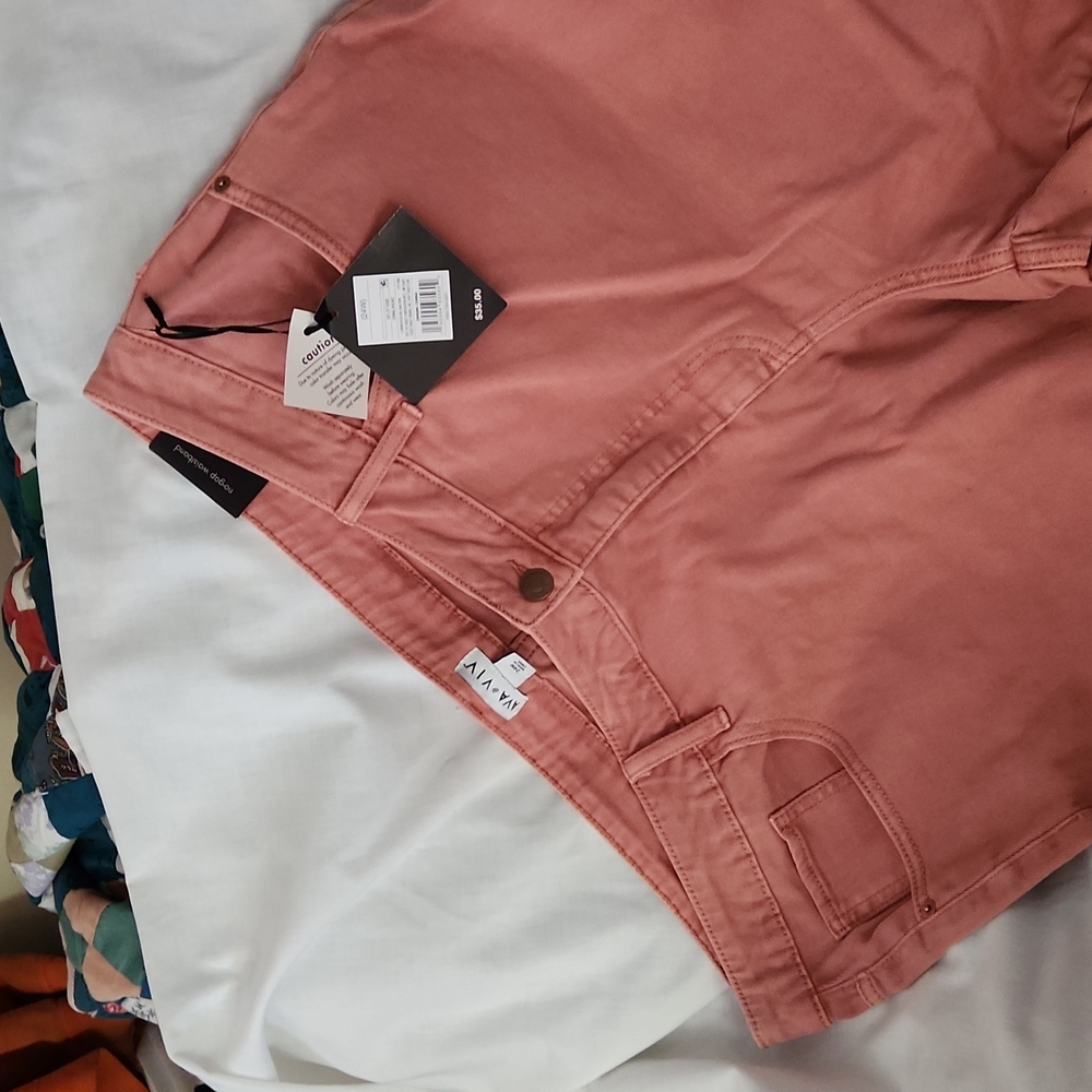 Capris - Picture 2 of 9